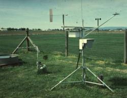 Fig. 2. A weather station (right) or evaporative pan (left) can be used to estimate evapotranspiration. Photo: L. Schwankl.
